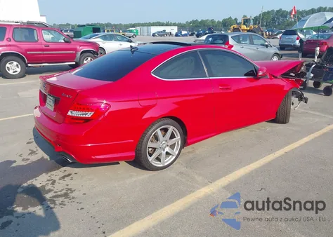 2015 Mercedes-Benz C 350 Sport 4Matic z USA, uszkodzony, nr VIN WDDGJ8JB1FG384094